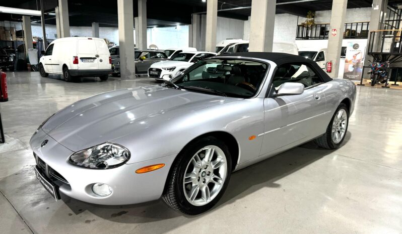 
								JAGUAR XK8 CONVERTIBLE 1999 lleno									