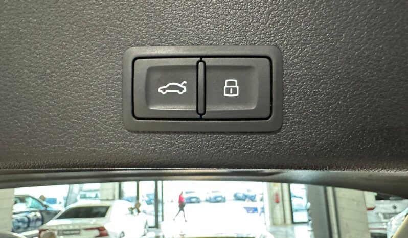 
								AUDI A4 0 lleno									