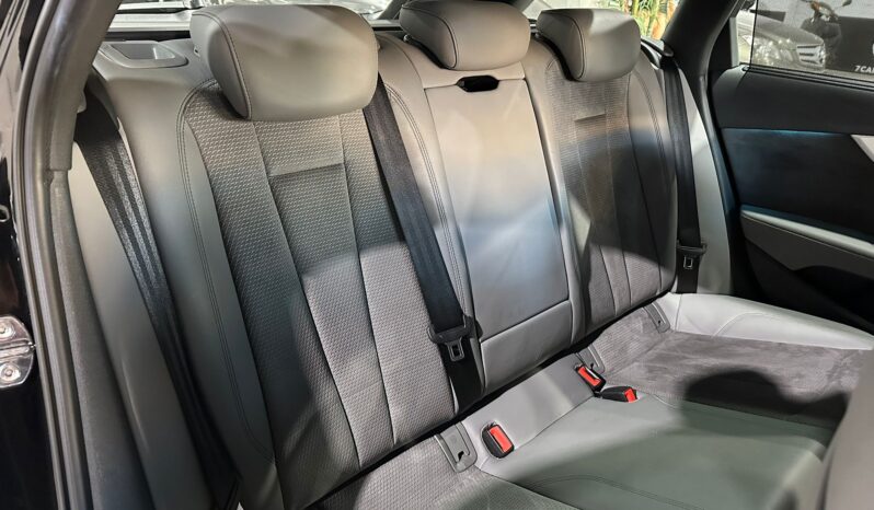 
								AUDI A4 0 lleno									