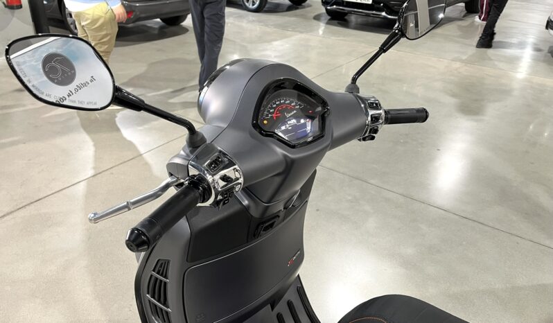 
								VESPA GTS 125 0 lleno									