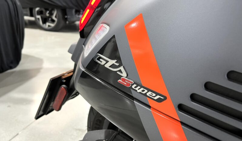 
								VESPA GTS 125 0 lleno									