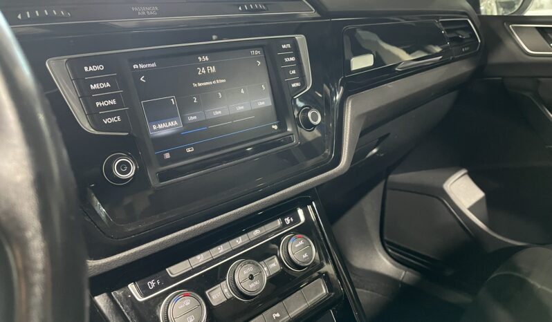 
								VOLKSWAGEN TOURAN 2017 lleno									