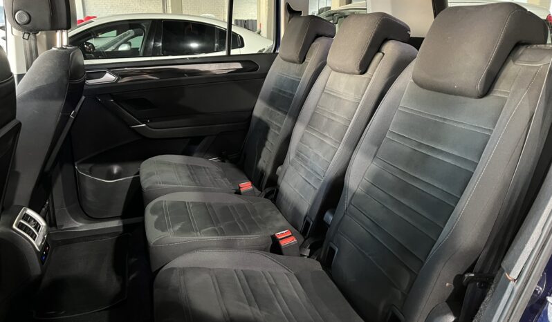 
								VOLKSWAGEN TOURAN 2017 lleno									