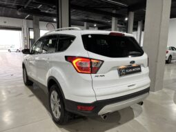
										FORD KUGA 2017 lleno									