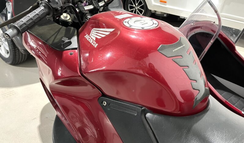 
								HONDA NT650V 1999 lleno									