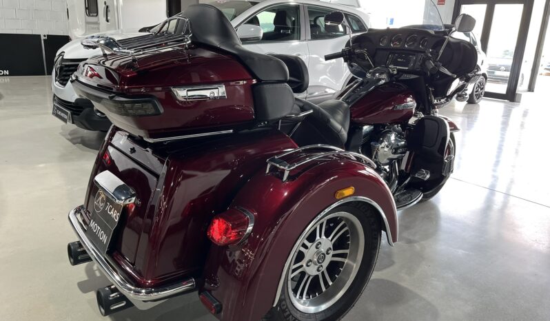 
								HARLEY DAVIDSON TRI GLIDE ULTRA 2015 lleno									