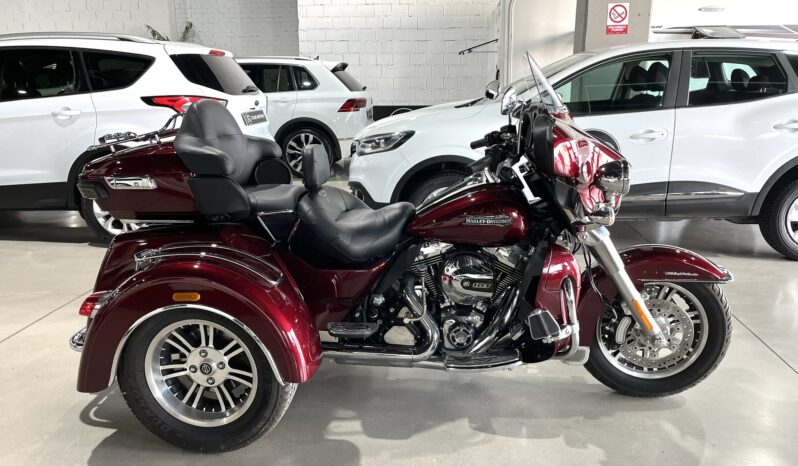 
								HARLEY DAVIDSON TRI GLIDE ULTRA 2015 lleno									
