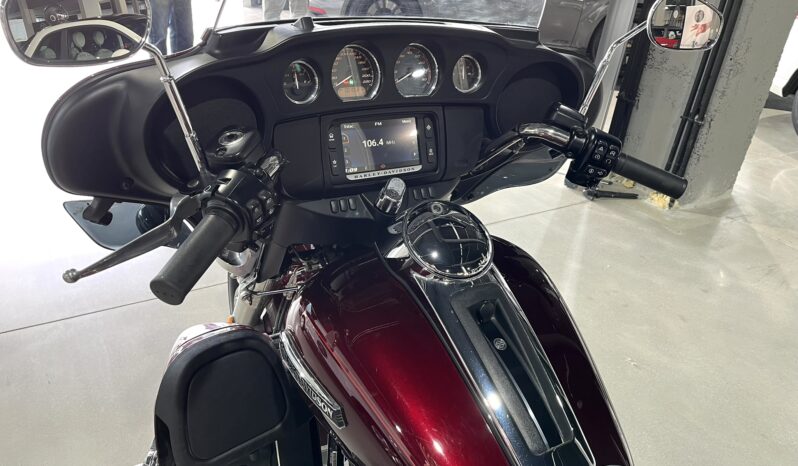 
								HARLEY DAVIDSON TRI GLIDE ULTRA 2015 lleno									