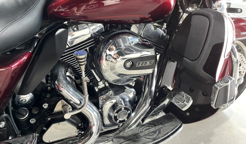 
								HARLEY DAVIDSON TRI GLIDE ULTRA 2015 lleno									