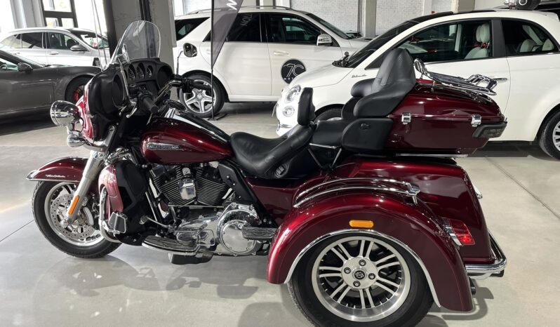 
								HARLEY DAVIDSON TRI GLIDE ULTRA 2015 lleno									