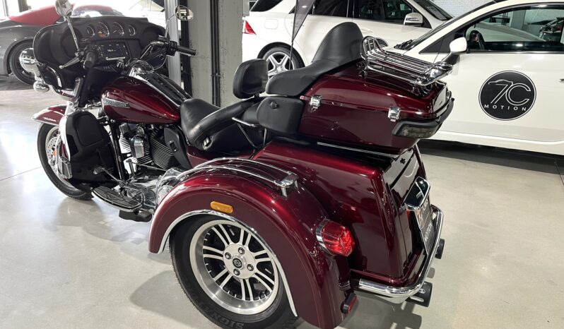 
								HARLEY DAVIDSON TRI GLIDE ULTRA 2015 lleno									