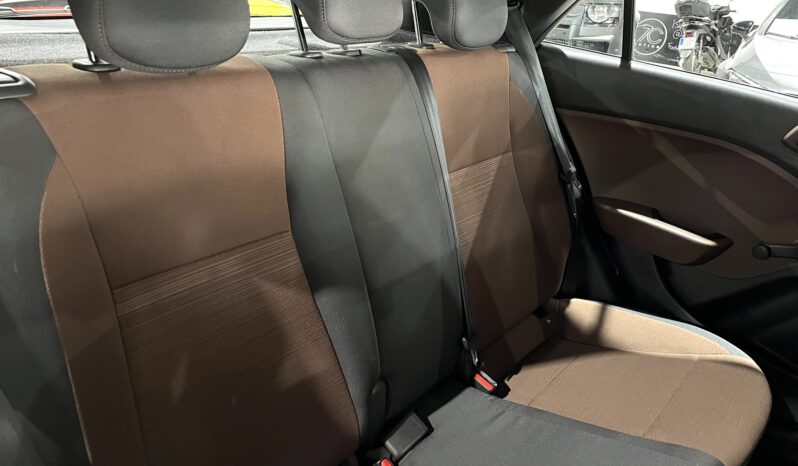 
								HYUNDAI I20 2015 lleno									
