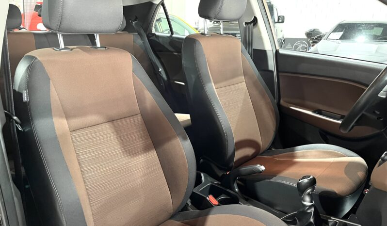 
								HYUNDAI I20 2015 lleno									
