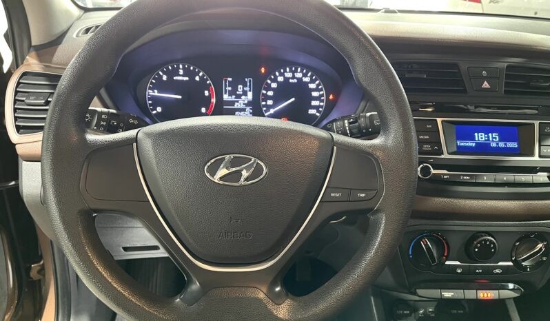 
								HYUNDAI I20 2015 lleno									
