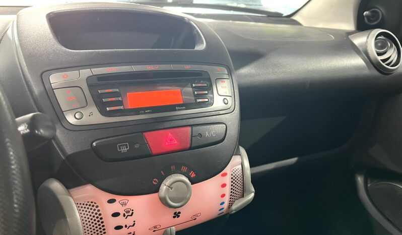
								TOYOTA AURIS 2007 lleno									