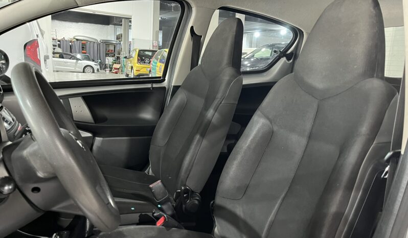 
								TOYOTA AURIS 2007 lleno									