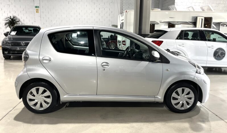 
								TOYOTA AURIS 2007 lleno									