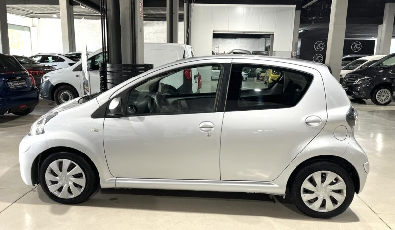 
								TOYOTA AURIS 2007 lleno									