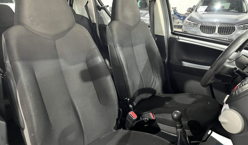 
								TOYOTA AURIS 2007 lleno									