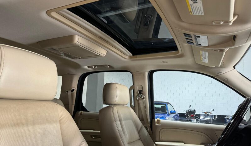 
								CADILLAC ESCALADE lleno									