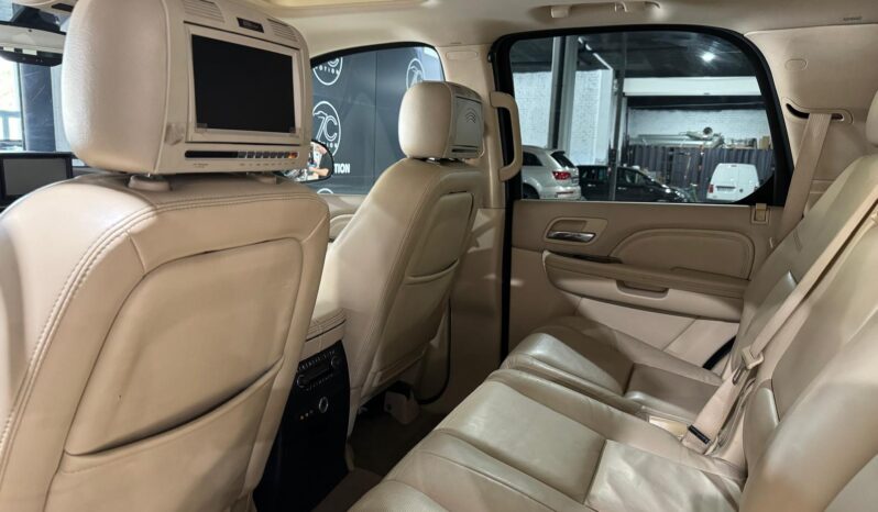 
								CADILLAC ESCALADE lleno									