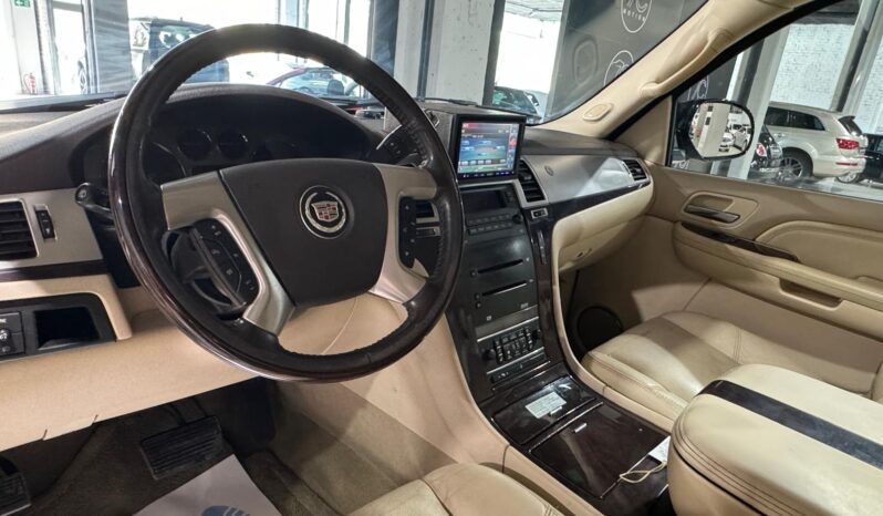 
								CADILLAC ESCALADE lleno									