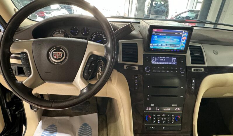 
								CADILLAC ESCALADE lleno									