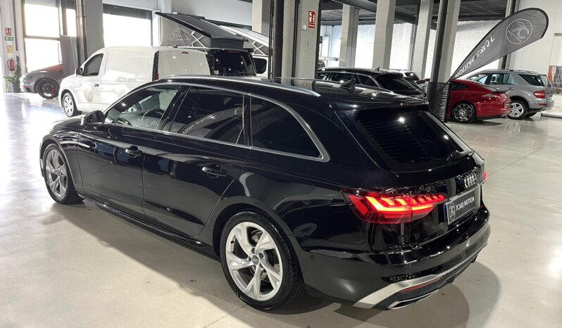 
								AUDI A4 0 lleno									
