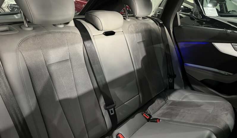 
								AUDI A4 0 lleno									