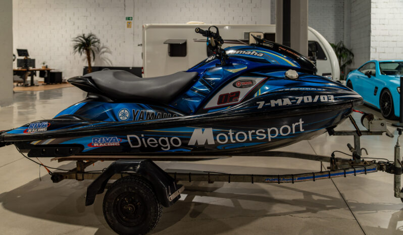 
								YAMAHA WAVE RUNNER GP 1300 2003 lleno									