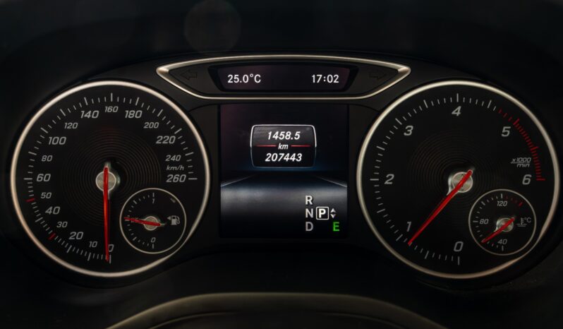 
								MERCEDES B180 2015 lleno									