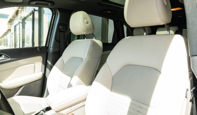 
								MERCEDES B180 2015 lleno									