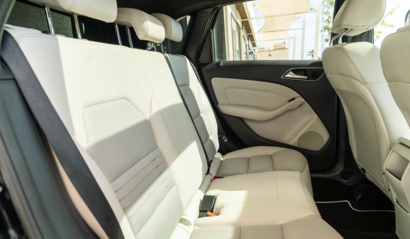 
								MERCEDES B180 2015 lleno									