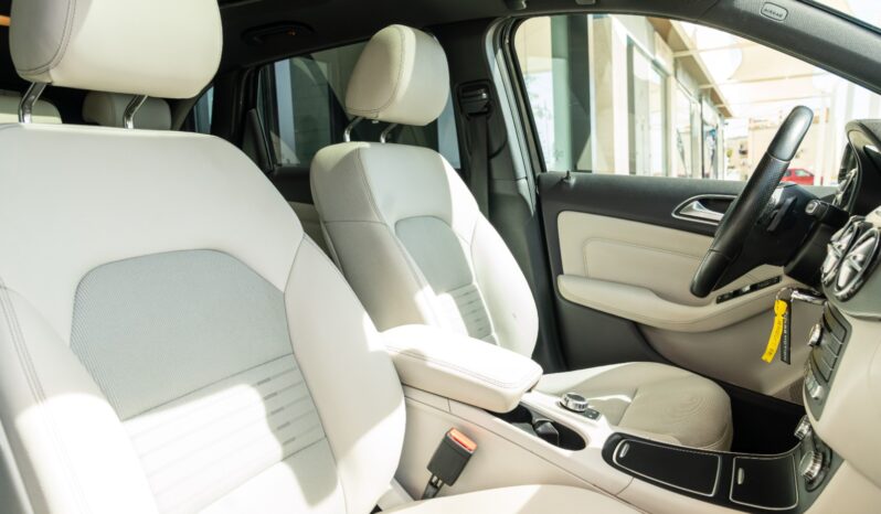 
								MERCEDES B180 2015 lleno									