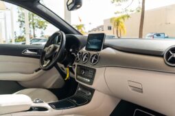 
										MERCEDES B180 2015 lleno									