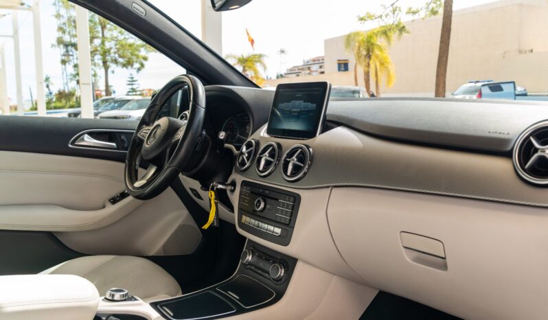 
								MERCEDES B180 2015 lleno									