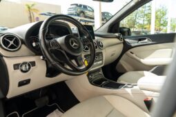 
										MERCEDES B180 2015 lleno									