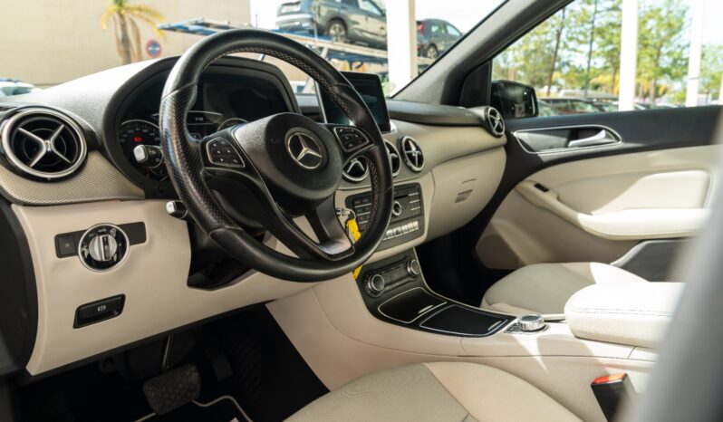 
								MERCEDES B180 2015 lleno									