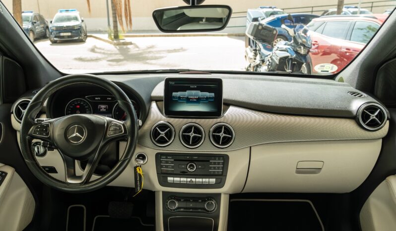 
								MERCEDES B180 2015 lleno									