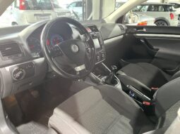 
										VOLKSWAGEN GOLF 2009 lleno									
