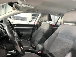 
										VOLKSWAGEN GOLF 2009 lleno									