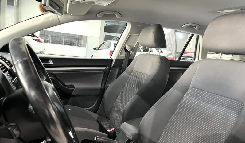 
								VOLKSWAGEN GOLF 2009 lleno									