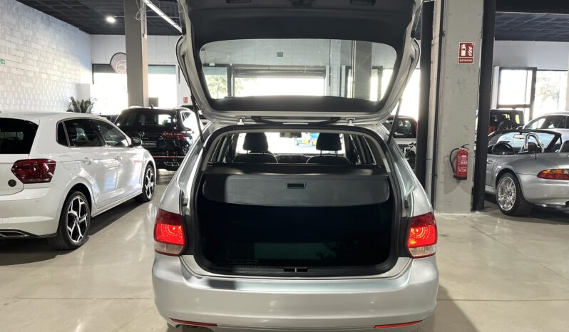 
								VOLKSWAGEN GOLF 2009 lleno									
