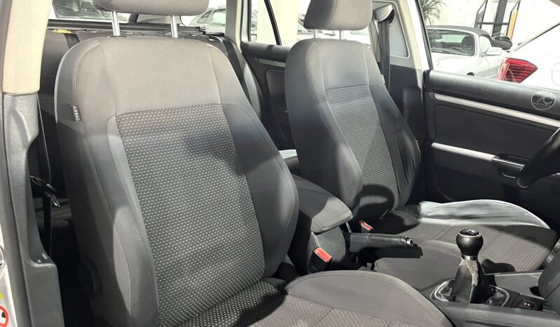 
								VOLKSWAGEN GOLF 2009 lleno									