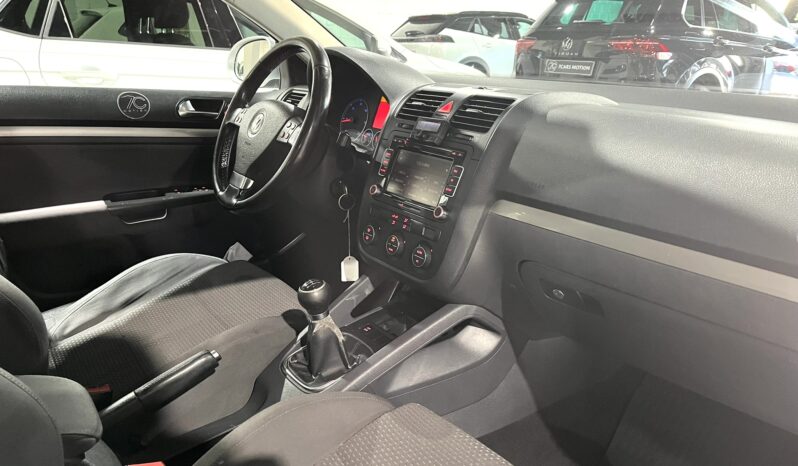 
								VOLKSWAGEN GOLF 2009 lleno									