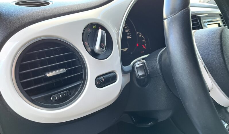 
								VOLKSWAGEN BEETLE (16) 3P (11-16) 2012 lleno									